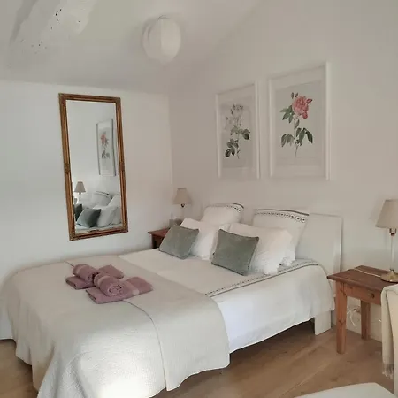 D'hotes La Cour Charentaise 3*